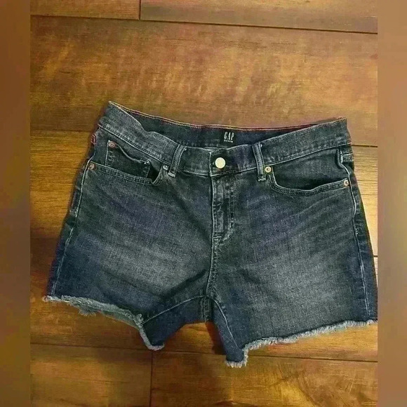 Gap Women’s Jean Shorts size 29. 5”length. - Picture 1 of 4